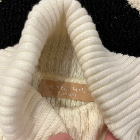 VINTAGE Turtleneck Sweater - Picture 3 of 4